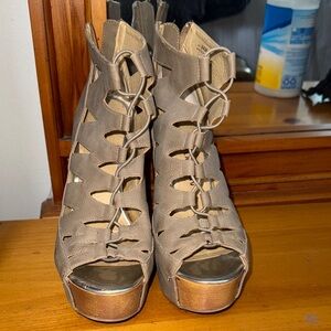 Stylish Brown Peep-Toe Wedge Sandals